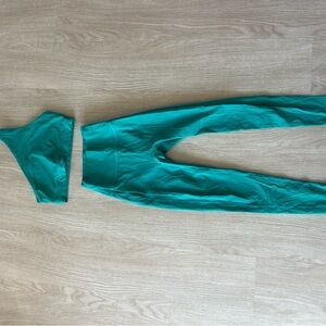 Set Active green One-Shoulder Top and Leggings Set